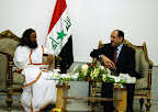 Sri Sri en entrevue avec le premier ministre irakien