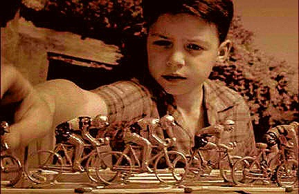 [boy-w-toy-bikes[10].jpg]