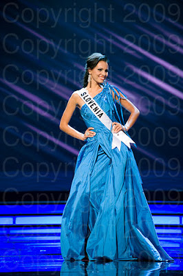eslovenia1 Miss Universo 2009: Inspirações para vestidos de madrinha e noiva