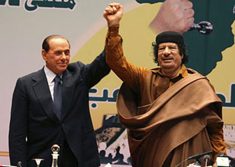 [Berlusconi-Gheddafi (1)[4].jpg]