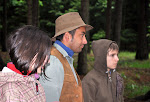 Tom Bombadil v�em vysv�tlil, jak to ve Star�m hvozdu chod�.