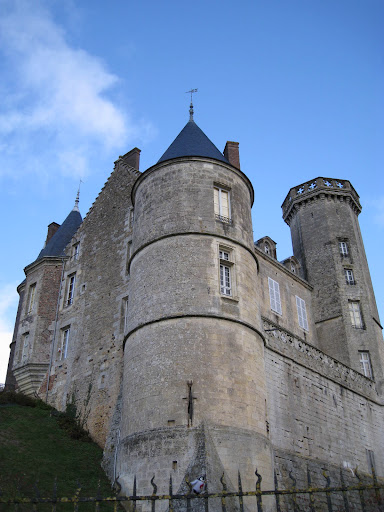Touring the Sarthe countryside Percy gets up close & personal with the Chateau de Montmirail-15mins from our house, writes Laila