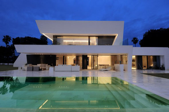 luxury white house with stunning pool design