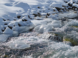 Вода в трех состояниях - горная река зимой reka_med.jpg