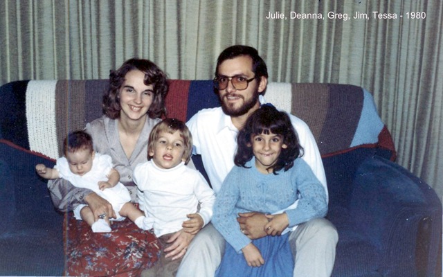 [family 1980[2].jpg]
