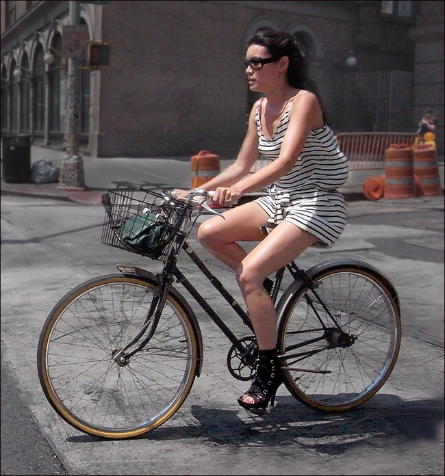 w high heels  striped shorts dress bike