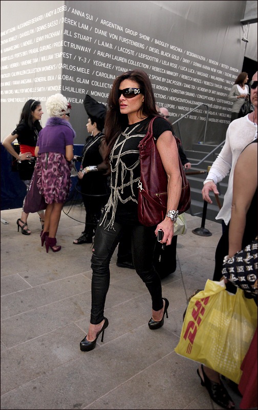 [5 w black leggings and top silver chain vest DG sunglasses burgundy bag 2 L[2].jpg]