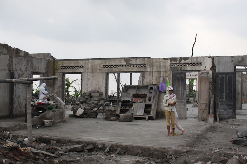 Srunen VIllage_Merapi Eruption_Jogjakarta_Indonesia_Aftermath_Rice Seller