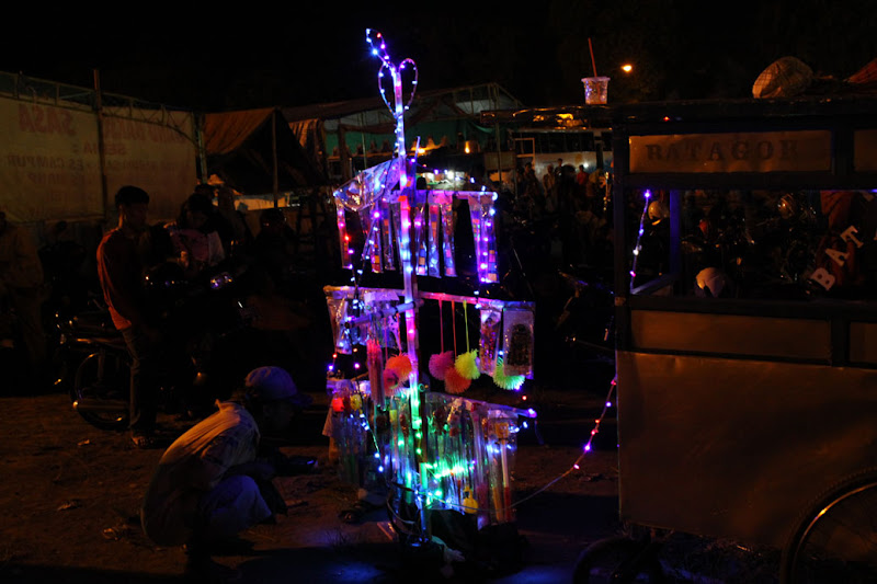Glow sticks_New Years Eve_Jl Marlioboro_Indonesia_Jogjakarta
