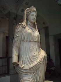 [427 - Túnez, Museo Nacional del Bardo. Estatua de la diosa Juno procedente de Cartago.[9].jpg]
