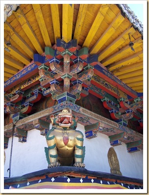 Tíbet, Lhasa, alero del Palacio de Potala.