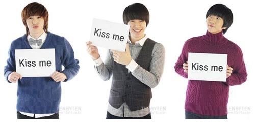 2PM ต้องการให้แฟน ๆ หอมพวกเขา!!!