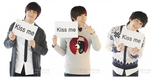 2PM ต้องการให้แฟน ๆ หอมพวกเขา!!!
