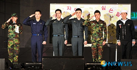 ศิลปินในค่ายทหารขึ้นแสดงในงาน ‘Army Broadcast Power Concert’!
