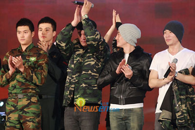 ศิลปินในค่ายทหารขึ้นแสดงในงาน ‘Army Broadcast Power Concert’!