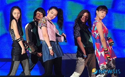 ศิลปินในค่ายทหารขึ้นแสดงในงาน ‘Army Broadcast Power Concert’!
