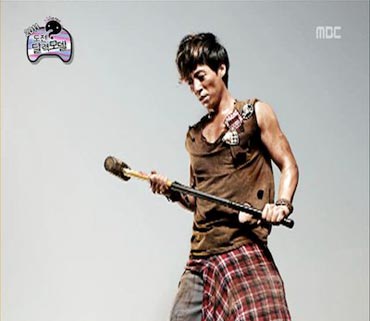 Yoo Jae Suk เป็นหนุ่มเท่ห์ในปฏิทิน Infinity Challenge 2011
