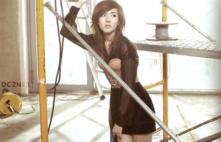 2NE1 โชว์สวยในนิตยสาร Vogue Girl สิงหาคม