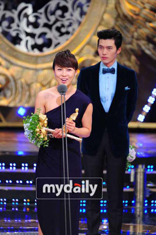 Go Hyun Jung คว้าแดซางในงาน Drama Awards ของสถานี SBS ปี 2010