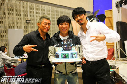 ภาพเบื้องหลังน่ารัก ๆ ของเหล่านักแสดงใน Athena