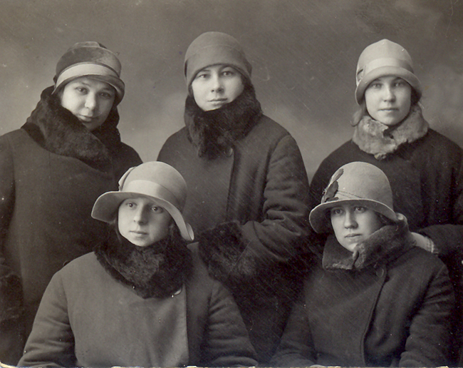 Девушки прошлого века