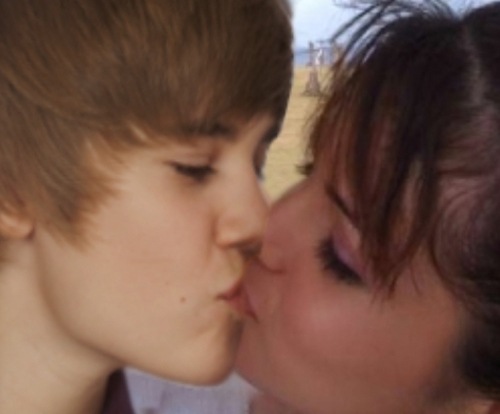 [Does_Selena_Gomez_have_a_secret_crush_on_Justin_Bieber_2[13].jpg]