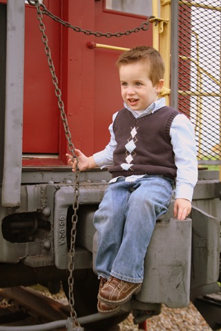 [Brodys3rdBirthdayPictsTrains-6[4].jpg]