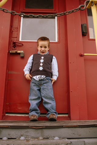 [Brodys3rdBirthdayPictsTrains-8[2].jpg]