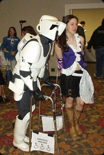 Galería de malos con pintas: Los mejores villanos de la historia del cine Cool%20star%20wars%20photos%20challenged%20stormtrooper%20and%20girl_thumb%5B5%5D