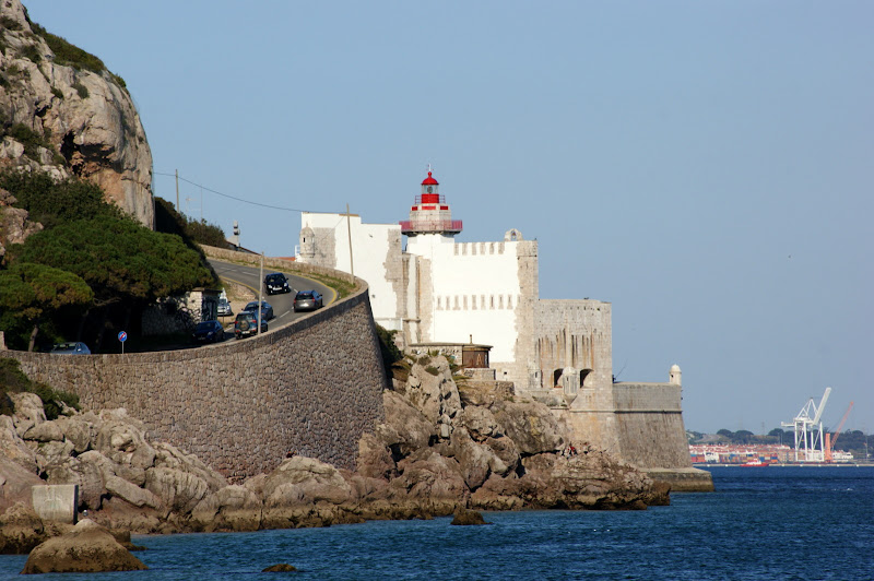 Hospital e Farol do Outão
