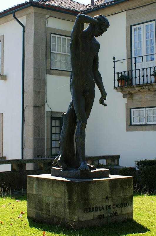Oliveira de Azemeis, Estatua a Ferreira de Castro