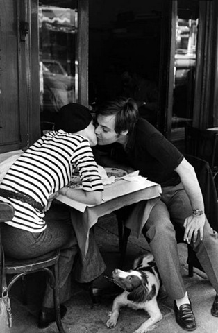 [Cartier Bresson couple kissing[4].jpg]