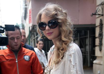 taylor-swift-rugby-babe.jpg