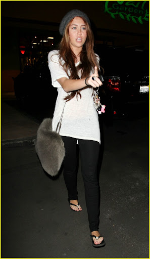 Miley Cyrus
leaving a nail salon in Toluca Lake
Los Angeles, California, USA - 16.01.10
Mandatory credit: WENN.com