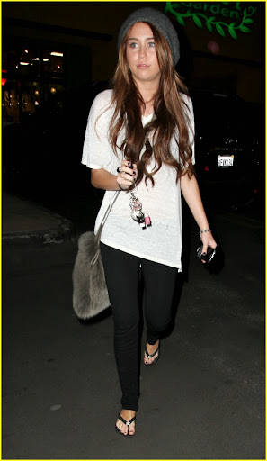 Miley Cyrus
leaving a nail salon in Toluca Lake
Los Angeles, California, USA - 16.01.10
Mandatory credit: WENN.com
