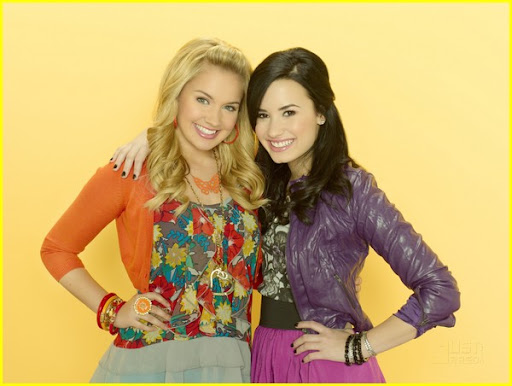 SONNY WITH A CHANCE - Disney Channel's "Sonny with a Chance" stars Tiffany Thornton as Tawni and Demi Lovato as Sonny. (DISNEY CHANNEL/BOB D'AMICO)