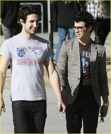 02-07-10 Los Feliz, CAEXCLUSIVE: Joe Jonas dons the nerd look and it works like a charm! Jonas hooked up with some pals in Los Feliz and walked off with a brunette. Jonas also wore a Saints logo on his shirt and it looks like that worked too as Saints won Superbowl! Don't mess with the Joanai!!!Exclusive Pix by LA/Flynet ©2009818-307-4813 Nicolas