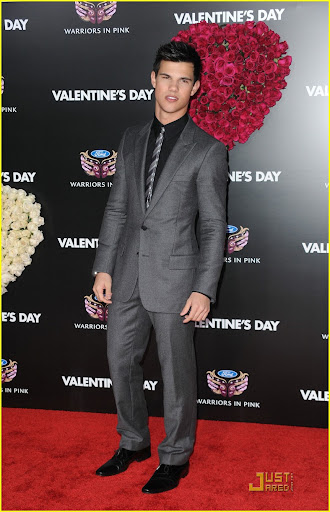 HOLLYWOOD - FEBRUARY 08:  Actor Taylor Lautner arrives at the premiere of New Line Cinema's "Valentine's Day" held at Grauman?s Chinese Theatre on February 8, 2010 in Hollywood, California.  (Photo by Frazer Harrison/Getty Images)