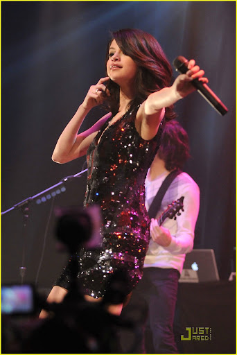 Exclusive - New York, NY - 02/11/2010 - Teen Disney Superstar Actress and Singer Selena Gomez performs in concert at the Gramercy Theatre in New York City.
-PICTURED: Selena Gomez
-PHOTO by: Albert Michael/startraksphoto.com
-CS29788