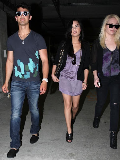 joe-jonas-demi-lovato-church-date (2).jpg