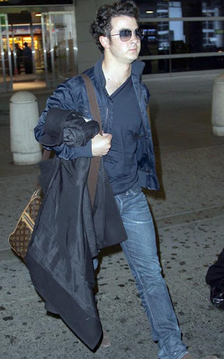 kevin-jonas-031110-1.JPG