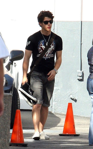 nick-jonas-032010-10.jpg