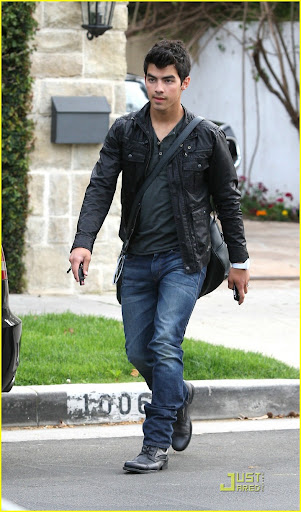 Joe Jonas wearing black leather jacket and jeans, leaves his parents home In Toluca Lake
Los Angeles, California - 21.03.10
Mandatory credit: WENN.com
