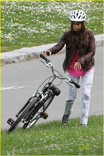 WWW.BAUER-GRIFFIN.COMAshley Tisdale and Boyfriend Scott Speer  get some Starbucks before going on a 2 1/2hr bike ride around the Stanley Park Sea Wall in Vancouver, BC Canada.Ashley got a little cheeky a few times first sticking her tongue out and then throwing her bike down.EXCLUSIVE    April 18, 2010Job: 100418NP1   Vancouver, BC Canadawww.bauergriffinonline.comwww.bauergriffin.com