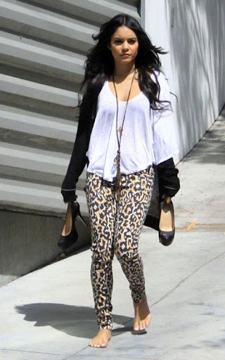vanessa-hudgens-041410-12.jpg