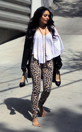 vanessa-hudgens-041410-9.jpg
