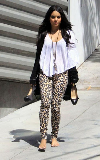 vanessa-hudgens-041410-7.jpg