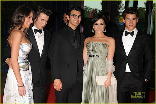 jonas-brothers-white-house-correspondent-dinner-01.jpg