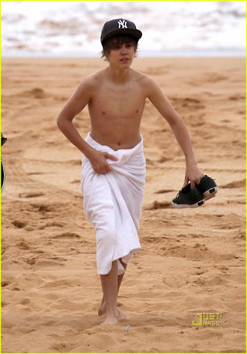 04-24-10 Sydney, Australia  Singer Justin Bieber and his entourage<br /> spend the afternoon at Whale Beach in Sydney. Justin went in for a swim<br /> and played some football on the beach in Sydney, Australia...  <br />Non-Exclusive Pix by Flynet ©2010 818-307-4813  Nicolas 310-869-0177  <br />Scott