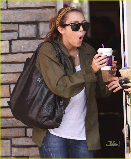 Miley Cyrus buys a very hot coffee at Coffeebean in Toluca Lake
Los Angeles, California - 23.05.10
Mandatory credit: BJJ/WENN.com